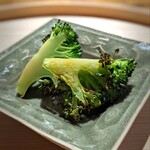 温石 - めっちゃ美味しいブロッコリー。さっと醤油を塗って焦がした香りがたまりません。
