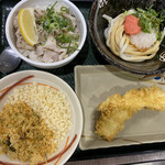 Hanamaru Udon - 冷明太おろし醤油小、ミニ塩豚丼、イカ天、揚げ玉と天かす