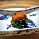 温石 - その辺の天然ルッコラは爽やかな味わい。内子は塩辛く無い塩からのような、コノワタのような美味です。凄い。