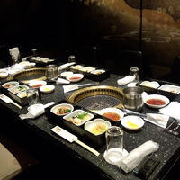 食道園 北新地店 - 個室　こんなテーブルが４卓