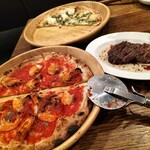 Tempters Pizza+Bar - ピザとステーキ
