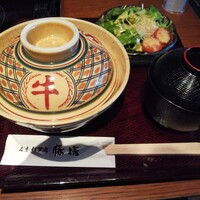 豚捨 KITTE丸の内店 - 上牛丼