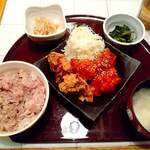 Kankoku Gohan Shuka Daidai - 唐揚げとヤンニョムチキンの合い盛り定食