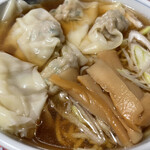 邦栄堂製麺 - ワンタンメン（麺、スープ、ワンタンの皮を利用）
