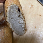 ル・クシネ - 途中までパン切り包丁を入れて最後はポキッと手で折りました(笑)