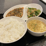 四川名菜　天心 - 麻婆豆腐と青椒肉絲の定食