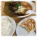 Ramen Ippeiya - ラーメンセット(餃子3個、ライス、漬物)900円