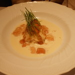 ベヴィトリーチェ - 冷たいカペリーニ：生ウニとコンソメゼリー・ポルチーニ茸・ポロネギのソース