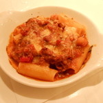 ベヴィトリーチェ - リガトーニマカロニ、トリッパのトマト煮グラタン