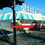 八王子総合卸売センター 市場寿司 たか - 201212　たか　向かって左側のエリア・・・立体駐車場と建物の間をお進みください♪