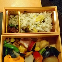 富小路 やま岸 - 2段重ね錦秋弁当 富小路 やま岸 - 2段重ね錦秋弁当