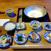 蓼科 親湯温泉 - 料理写真:奥の鍋はつみれ入りの湯豆腐！