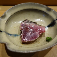 鮨 十兵衛 - 迷い鰹(石川県七尾産)のタタキ