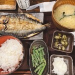 Shimpachi Shokudou - トロニシン定食ご飯半割+インゲン胡麻和え_¥847+¥55