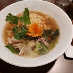 タイ料理スィーデーン - ニンジンがお花になっている