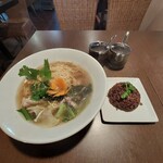 h See daeng - チムチュムラーメンセット