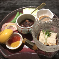 かんない 諸星 - 茹でスナップえんどう、鴨、筋子とカラスミ？何だっけ？大根に大葉巻いてる漬物❤︎湯葉、キャベツとニンニク味噌マヨネーズ、塩辛