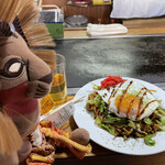 峰 - 焼きそばイカ玉子入り600円。