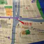 食卓 - 駅前の地図で店の位置を確認