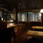 こじんまりとした店内は隠れ家的雰囲気で清潔感があっていい