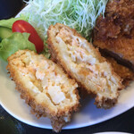 わ楽 - サーモンメンチ  お醤油が一番合います