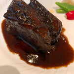RISTORANTE IMAI - メイン：飛騨牛５等級肩ロース肉の赤ワイン煮込み 赤ワイン煮込み大好きなんです。肩ロースなので、程よく噛み応えがありました。 でもとてもよく煮込まれていました。ソースが好み。