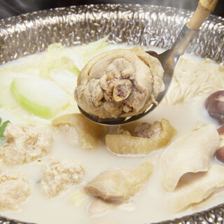 水炊き鍋～特殊な圧力釜で作る濃い目に白濁させた関東風スープ～