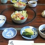天ぷら　若杉 - サラダ、ひじき、漬物、お茶、お箸、等