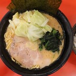 濃厚家 - 2021年11月　キャベツラーメン　880円