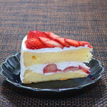 Cafe La MILLE - 苺たっぷりショートケーキ