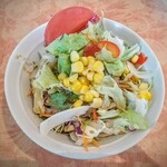 風見鶏 - 七色の野菜が入った前菜サラダ！ドレッシングも宮だれっぽい！