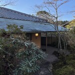 では部屋で朝食