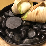 山荘 天水 - 小石で焼く