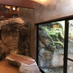 山荘 天水 - フロント前