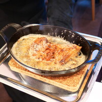 レストラン・モリエール - カートで運ばれてくる、アツアツのカスベ（エイ）！ バターの香りが鼻をくすぐります