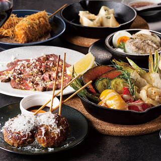 晚上，您可以在意大利菜酒吧享用各种小菜和饮品。
