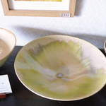 ROLL - 店内は作家さんの作品が並ぶ１０
      