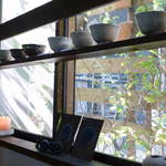 ROLL - 店内は作家さんの作品が並ぶ１
      