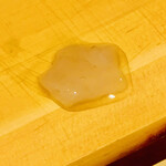 富小路 やま岸 - ◎松葉かにの心臓。ピクピク動いている。食べさせて貰ったが塩辛みたいで美味⁈