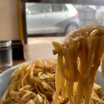 朝日屋 - 下からの麺を食べる(^^)⤴️⤴️