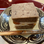 御料理 ひさまつ - デザート 漉し餡スポンジ 干し柿のムース