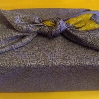 和田倉 - 風呂敷に包まれています。