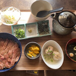 焼肉 小川 - サラダや惣菜もついてお得な平日限定ランチ