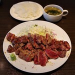 キャトルラパン - ステーキランチ 400g(税込1,350円)