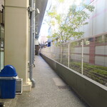 ラーメン二郎 - 自転車は押して通ろう