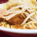 ラーメン二郎 - 豚の厚み