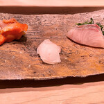 鮨　恵三 - 刺身　左から赤貝　ヒラメ　シマアジ