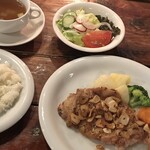 プー横丁 - ガーリックステーキ チキン料理
            ＋ライス（orパン）スープ サラダのセット