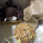 ケーキハウス　アルディ - チョコモンブラン 黒ごまシュークリーム
            カヌレ（紙袋の中）
