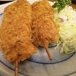 神谷バー - 定番串カツはボリーミーで美味しいです